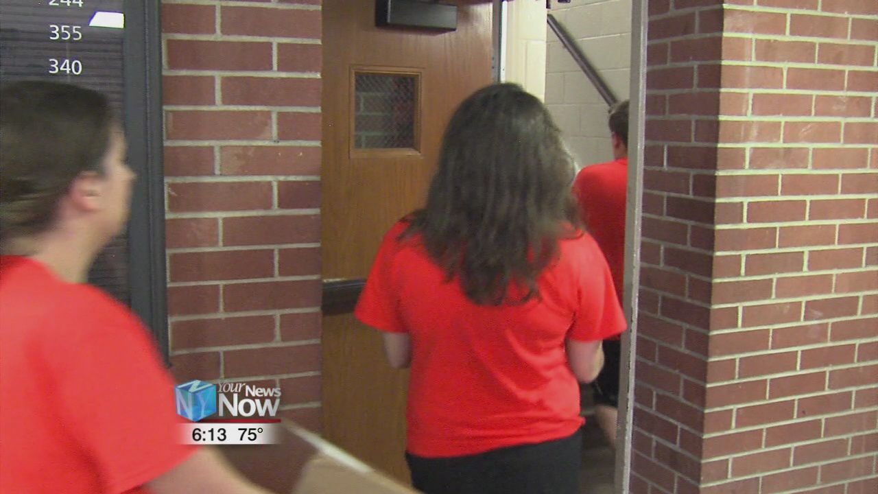 Freshmen move in at Ohio Northern University 1.jpg
